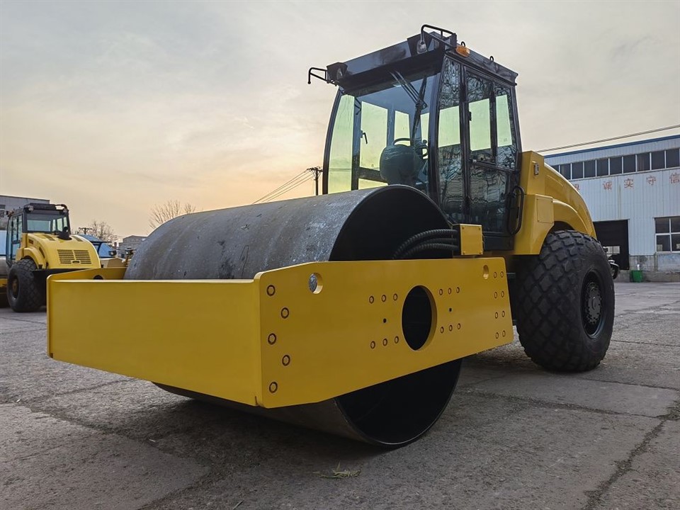 Single Drum ROAD ROLLER factory